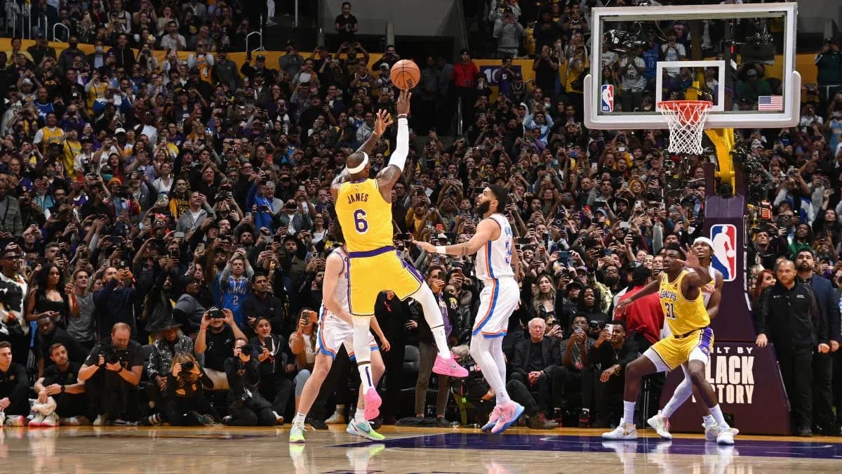 Lebron fadeaway getty