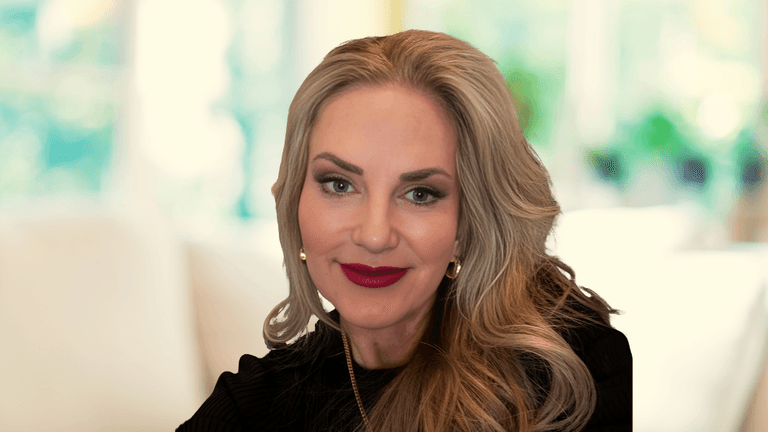 Michelle Bishop Media founder leading coaching business, empowering women through podcast, community support, and transformational self growth services and programs