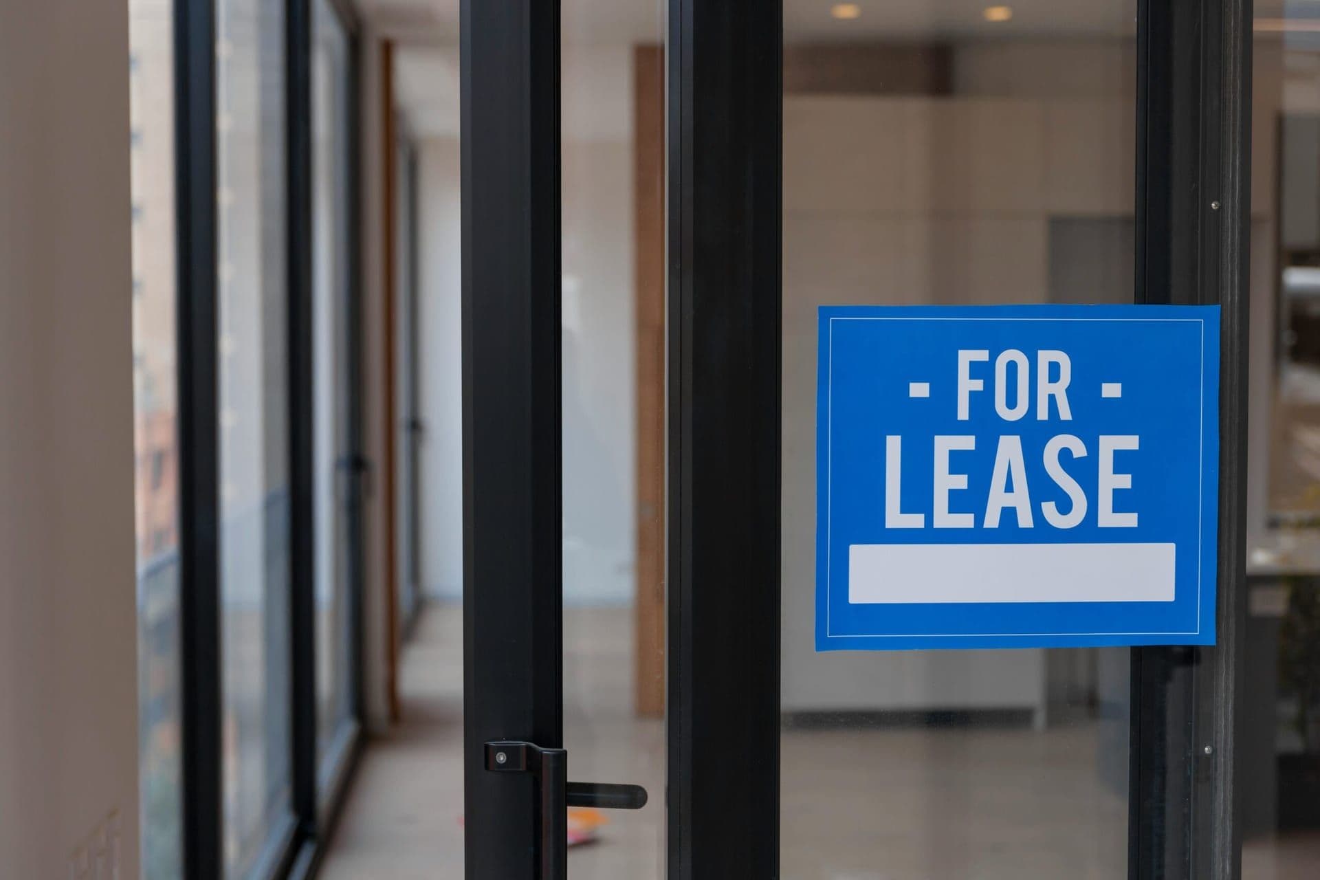 Sutton Stracke Clears Up Rumors About Her Store After ‘For Lease’ Sign Sparks Speculation