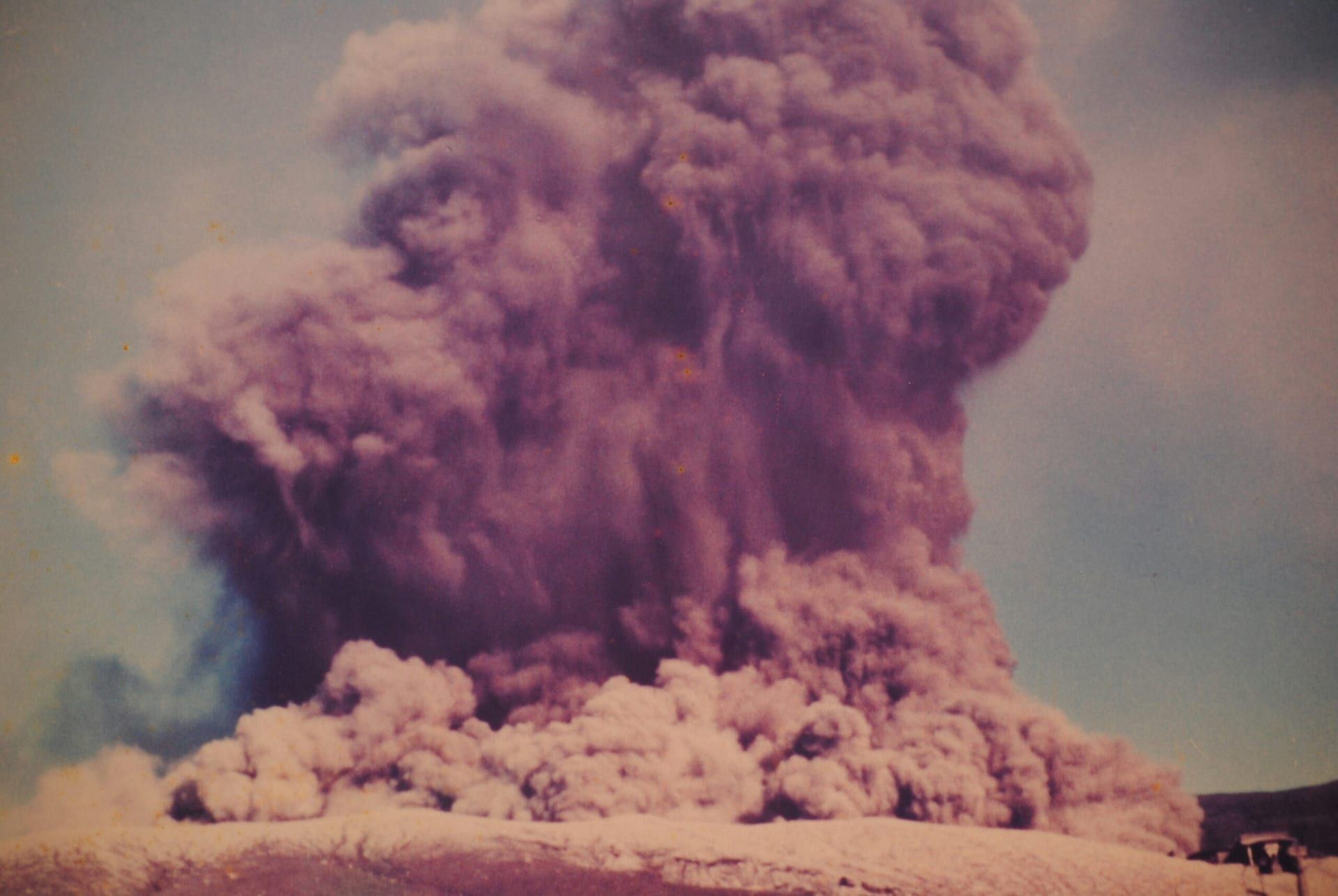Christopher Nolan’s Oppenheimer Challenges Audiences with Complex Storytelling but Delivers Powerful Performances