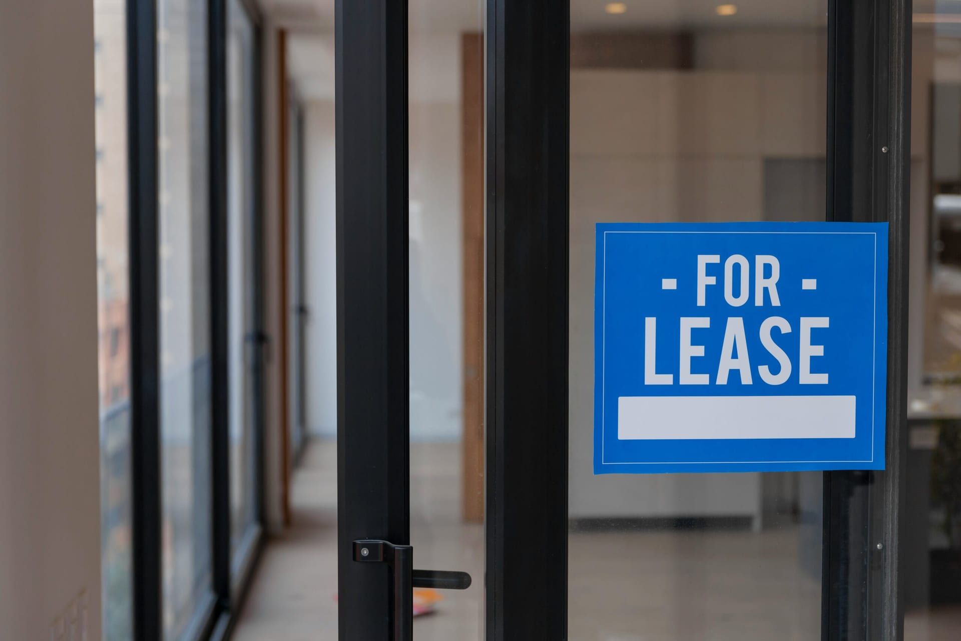 Sutton Stracke Clears Up Rumors About Her Store After ‘For Lease’ Sign Sparks Speculation