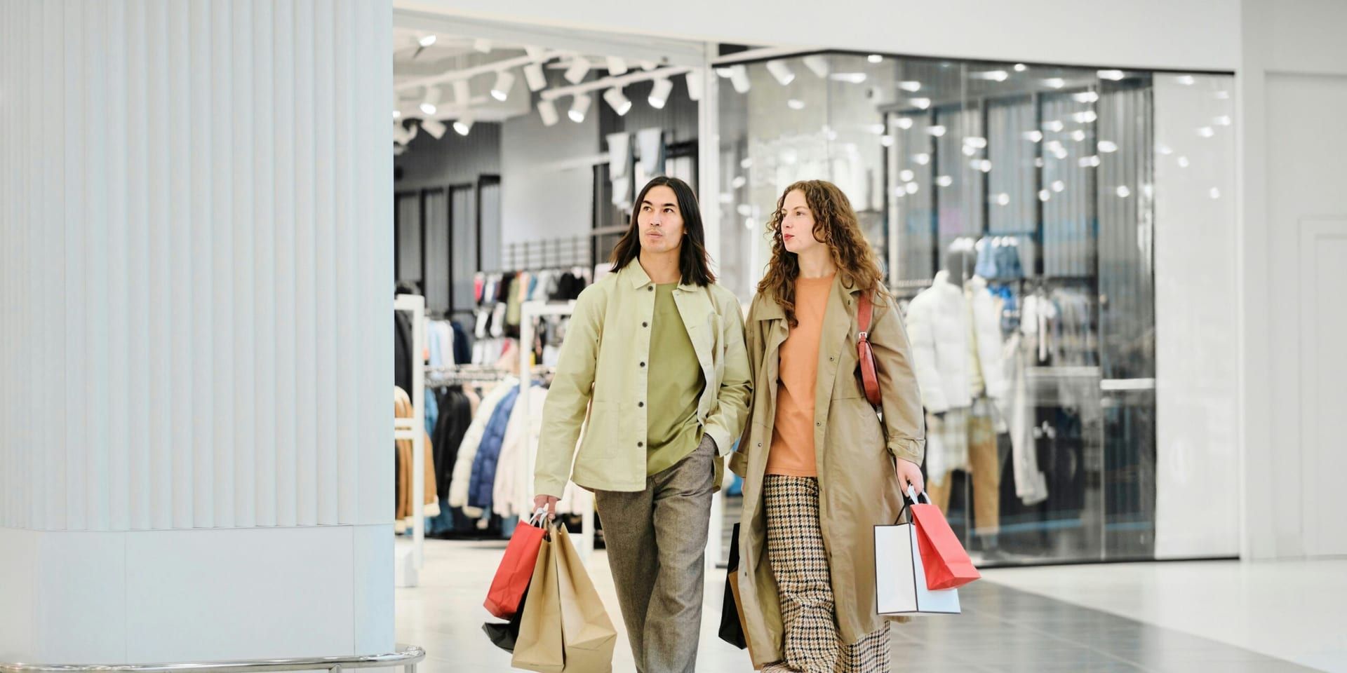 U.S. Consumer Confidence Reaches Six-Month High as Spending Soars