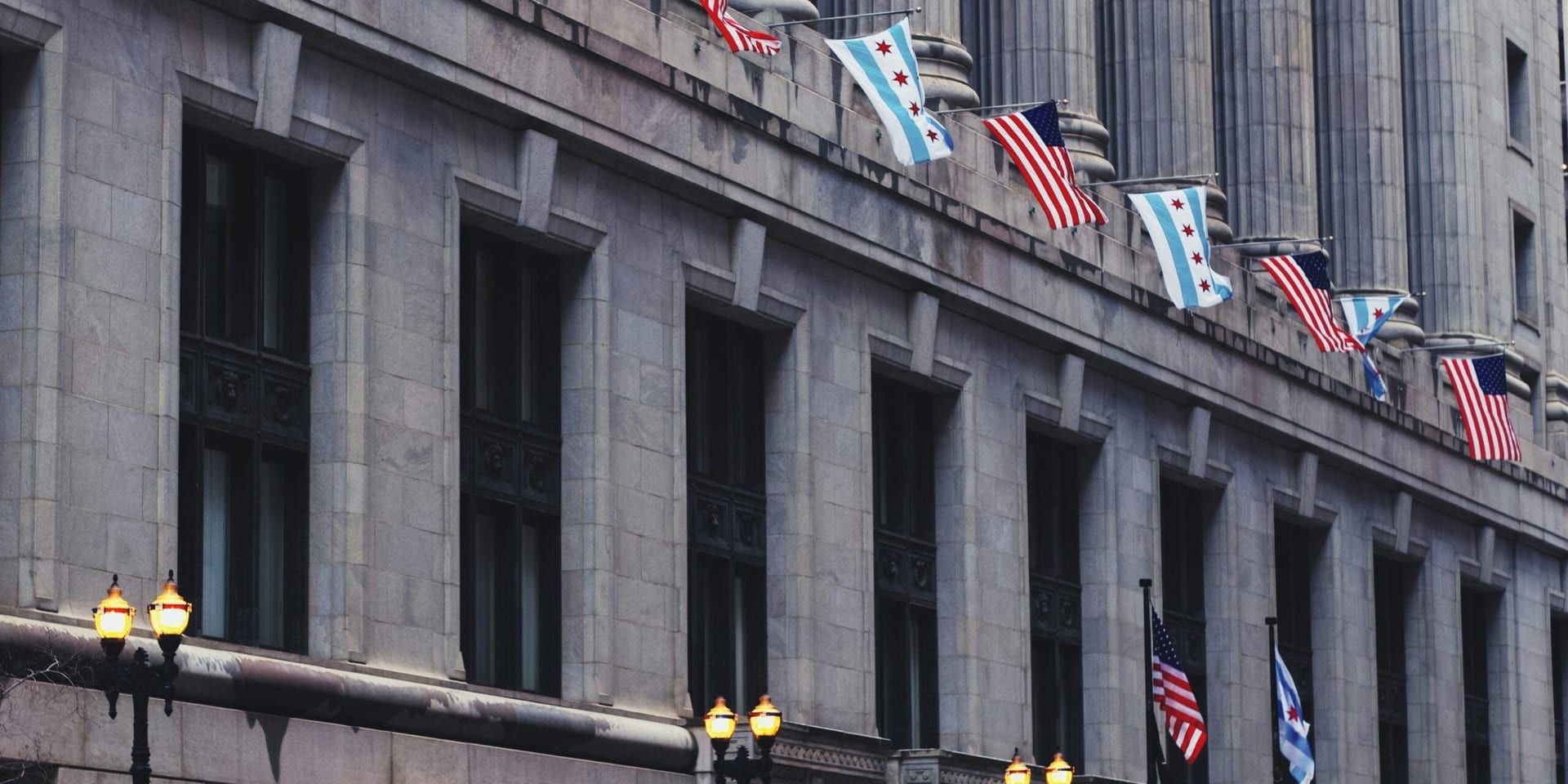 U.S. Stock Market Shows Mixed Performance Amidst Trade Tensions