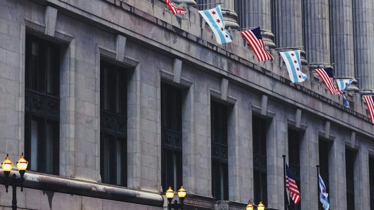U.S. Stock Market Shows Mixed Performance Amidst Trade Tensions