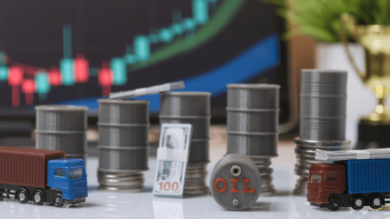 U.S. Markets Rise as Oil Volatility Eases and Tech Shows Mixed Signals