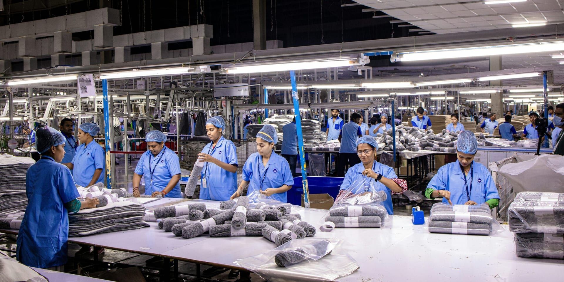 Amazon to Cut 14,000 Corporate Jobs as AI Transformation Reshapes Workforce