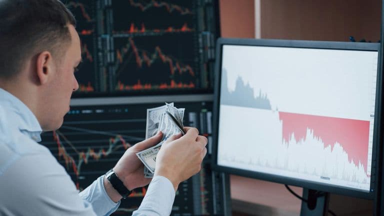 U.S. Stocks Open September with Declines Amid Rising Bond Yields