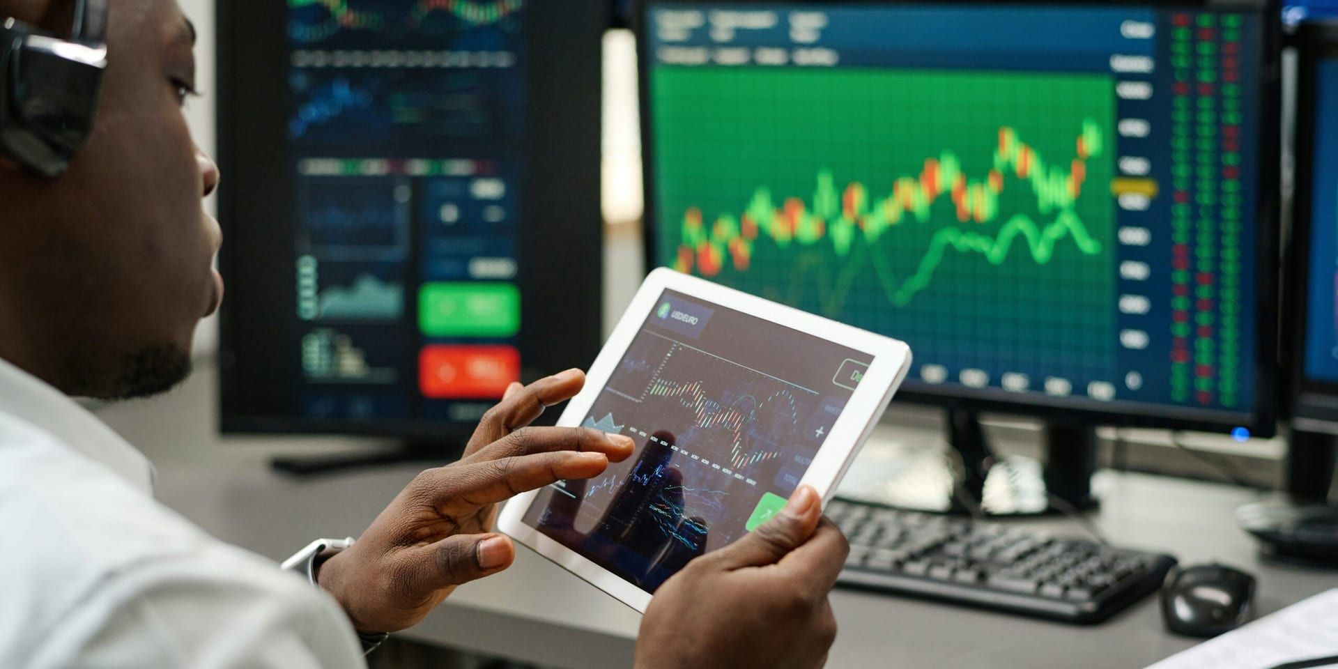 U.S. Markets Rebound as Rate‑Cut Bets Rise, Tech Earnings Take Center Stage