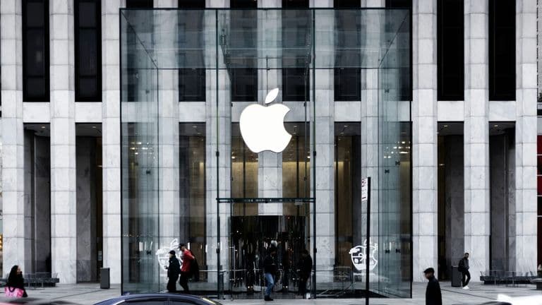 Apple Expands U.S. Manufacturing Commitment to $600 Billion