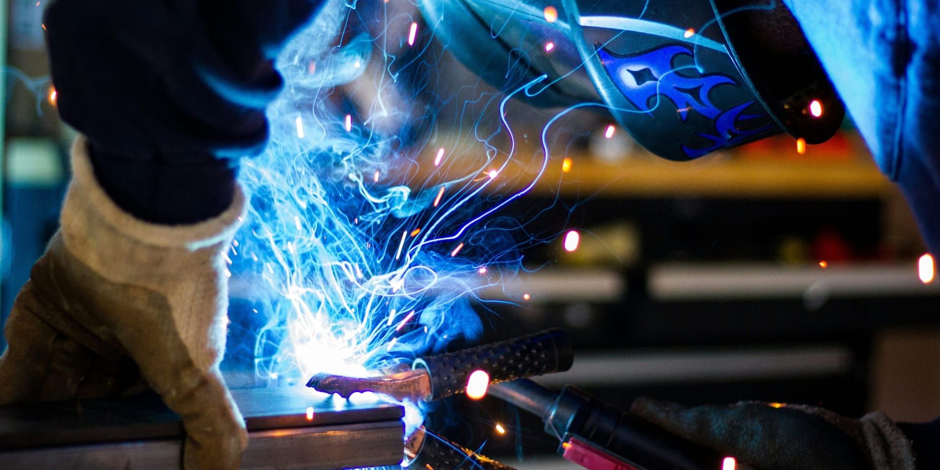 Tech Industry Snapshot: U.S. Manufacturing Gains Momentum as AI Talent War Intensifies
