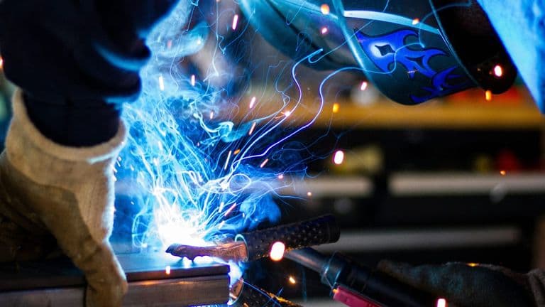 Tech Industry Snapshot: U.S. Manufacturing Gains Momentum as AI Talent War Intensifies