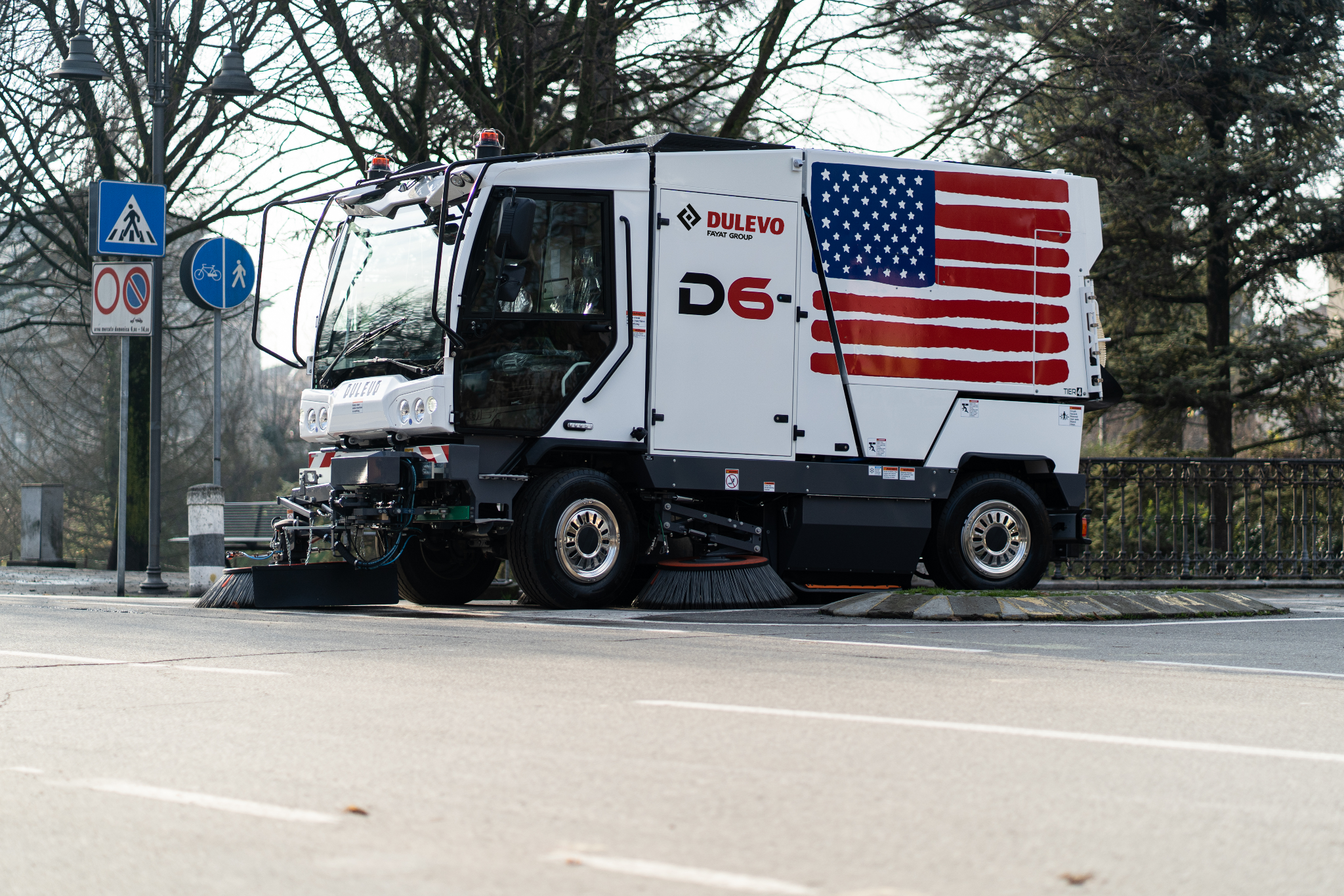 Dulevo D6 street sweeper showcasing Italian engineering for urban cleaning.